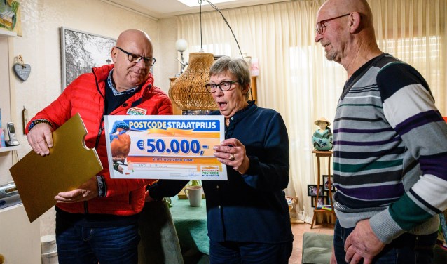 Marjan en Fred uit Bovenkarspel winnen 50.000 euro en een vakantiehuis bij Postcode Loterij.