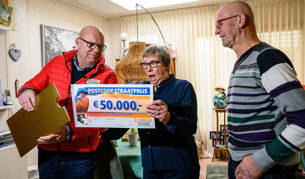 Marjan en Fred uit Bovenkarspel winnen 50.000 euro en een vakantiehuis bij Postcode Loterij.