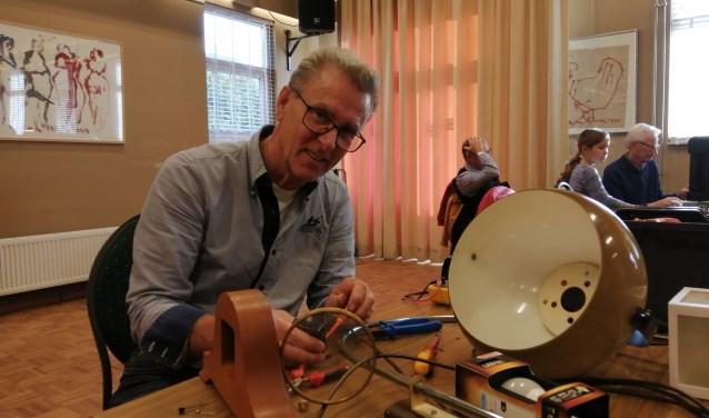 Jan Rijswijk: "Deze lamp doet het niet - vaak is dat het probleem."