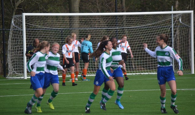Kadoelen Mo17-1 tegen Victoria Boys MO17-1.