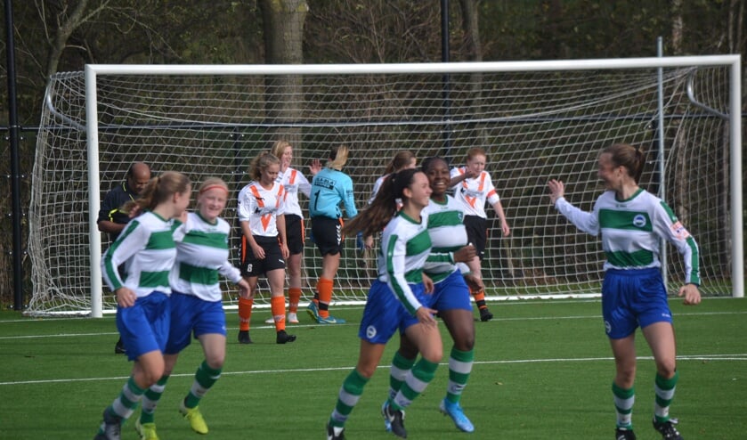 Kadoelen Mo17-1 tegen Victoria Boys MO17-1.