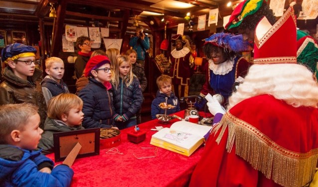 Kinderen zijn welkom op de échte Pakjesboot 12 in Hoorn, Enkhuizen en Haarlem.