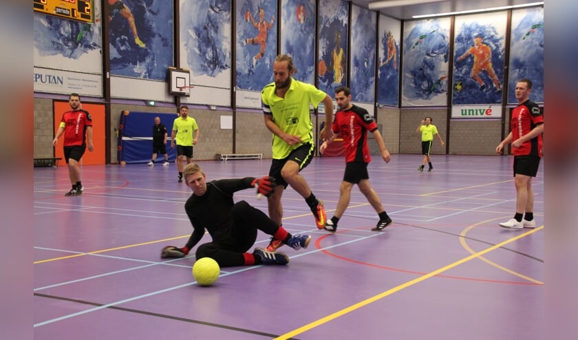 Jan Sprenkeling Square (gele shirts) klopte Van Dijk Borstelwerken.nl met 4-2.