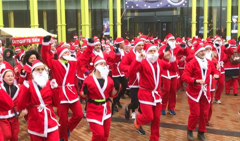 Hardlopen in kerstmanpak voor het goede doel.