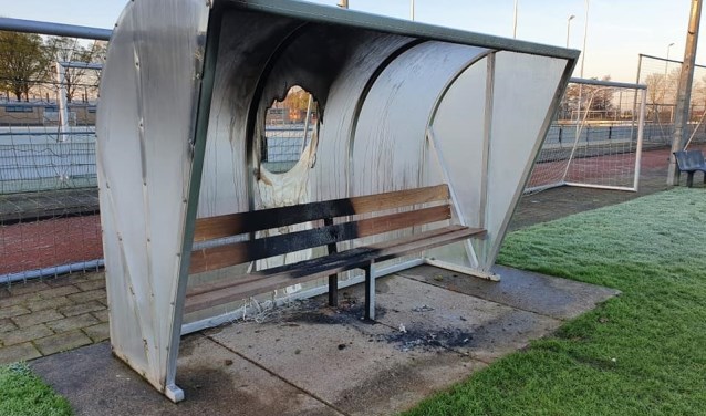 De vernielde dug out.