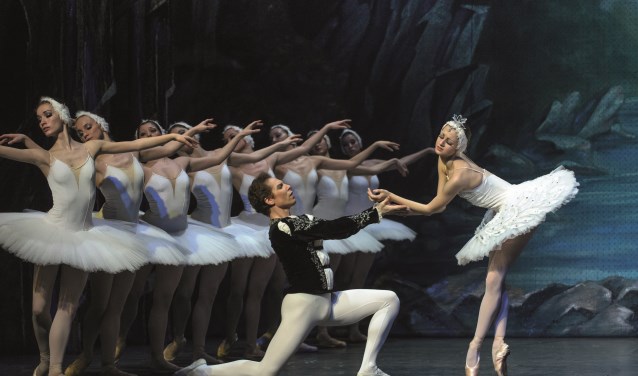 De romantische balletvoorstelling 'Het Zwanenmeer'