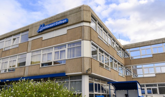 De ingang van het Hoofdvaart College in Hoofddorp.