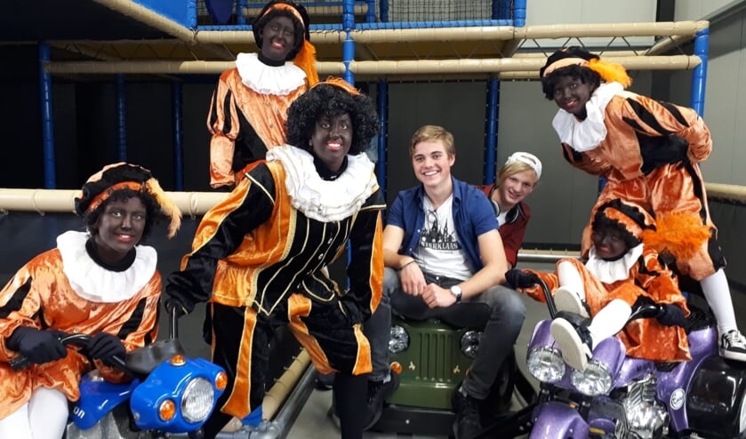 Pieten en de vloggers Frank en Vin.