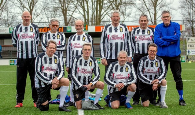 Het OldStars FC Medemblik team.