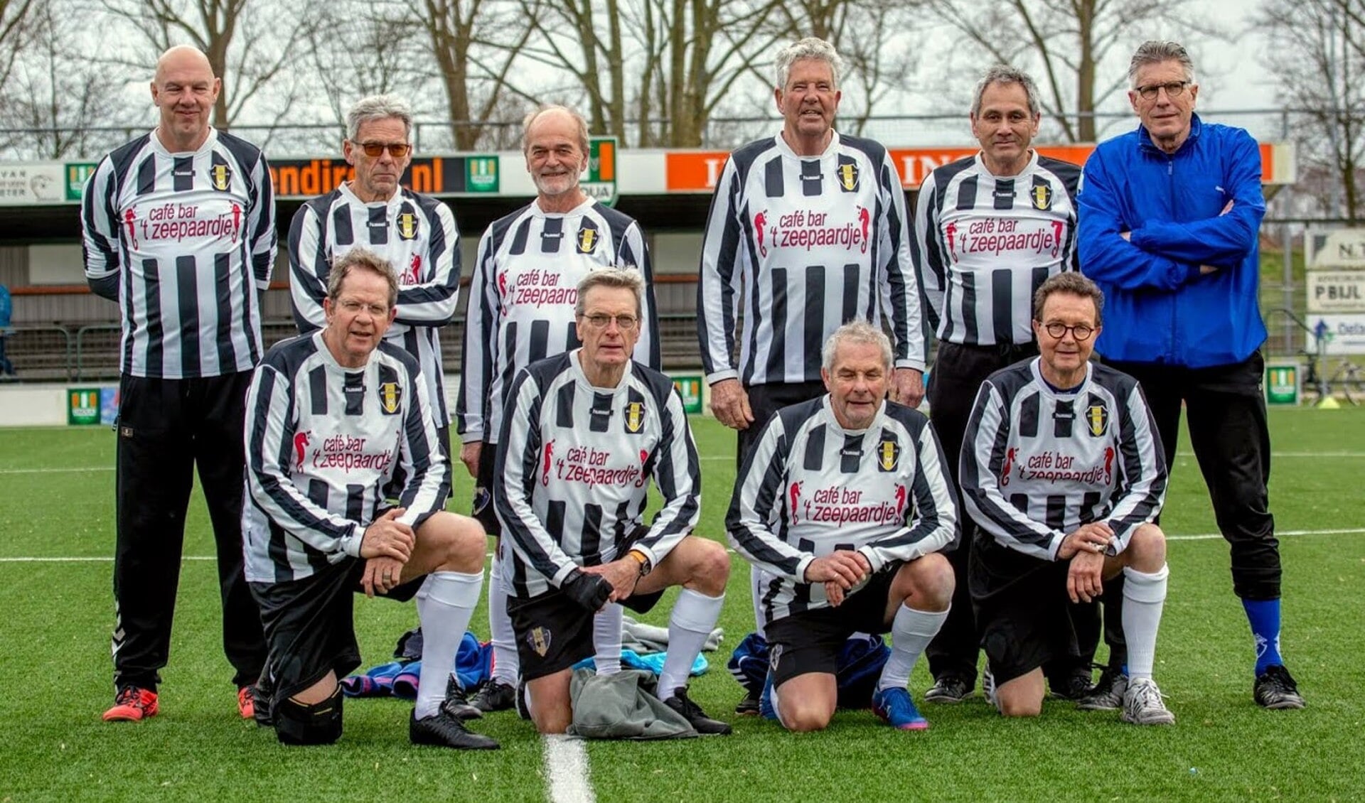 Het OldStars FC Medemblik team.