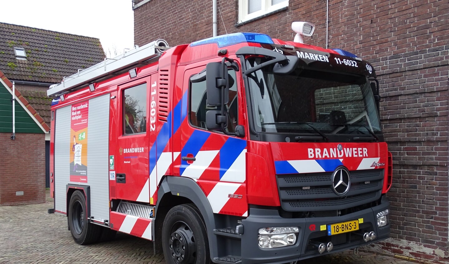 Afgelopen vrijdag werd het nieuwe brandweervoertuig van Marken gepresenteerd. 