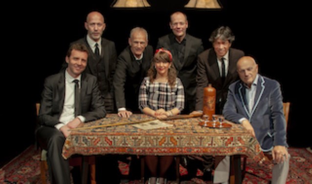De Gouden Jaren terug in de theaters. Met Cor Bakker, Jacques Klöters, Arie den Boer, Bastiaan Mulder, Charly Angenois, Gert Wantenaar en Rebecca Lobry.