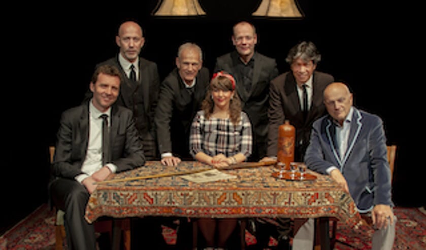 De Gouden Jaren terug in de theaters. Met Cor Bakker, Jacques Klöters, Arie den Boer, Bastiaan Mulder, Charly Angenois, Gert Wantenaar en Rebecca Lobry.
