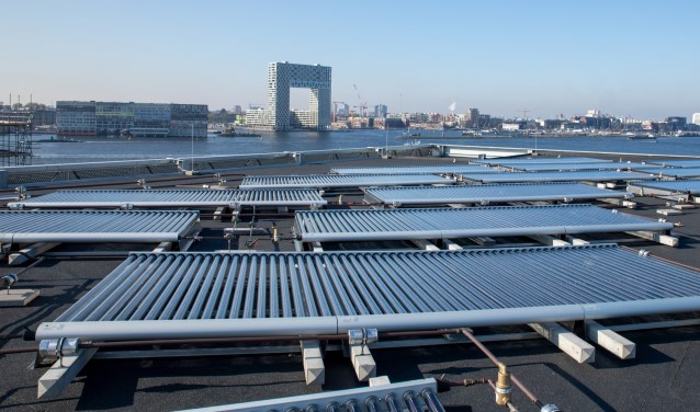 Het grootste zonnedak van Amsterdam in de Buiksloterham.