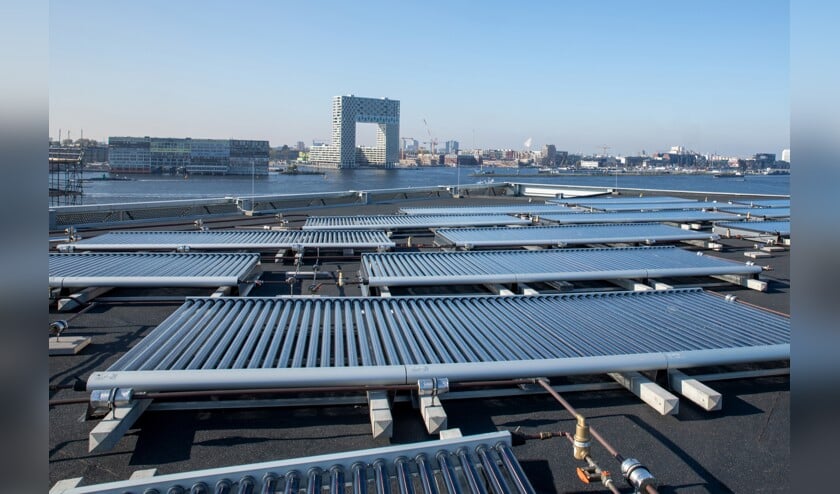 Het grootste zonnedak van Amsterdam in de Buiksloterham.