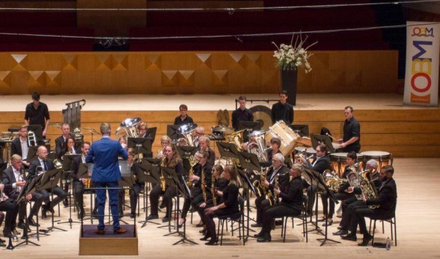 Lamoraal van Egmont op het concourspodium van het muziekcentrum Enschede.