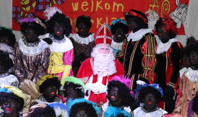 Sint en zijn Pieten voelden zich weer zeer welkom in Oostzaan.
