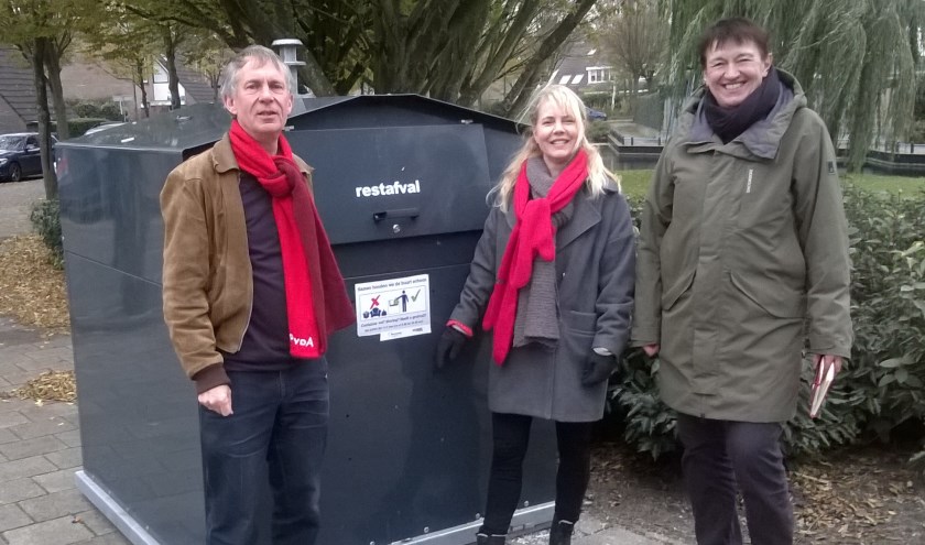 PvdA-canvasploeg vlnr Pieter van der Hoeven, raadslid Romée Pameijer en bestuurslid Coby Kroon