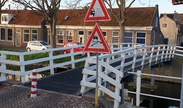 Voetgangers- en fietsbrug aan de Noorder Boerenvaart.