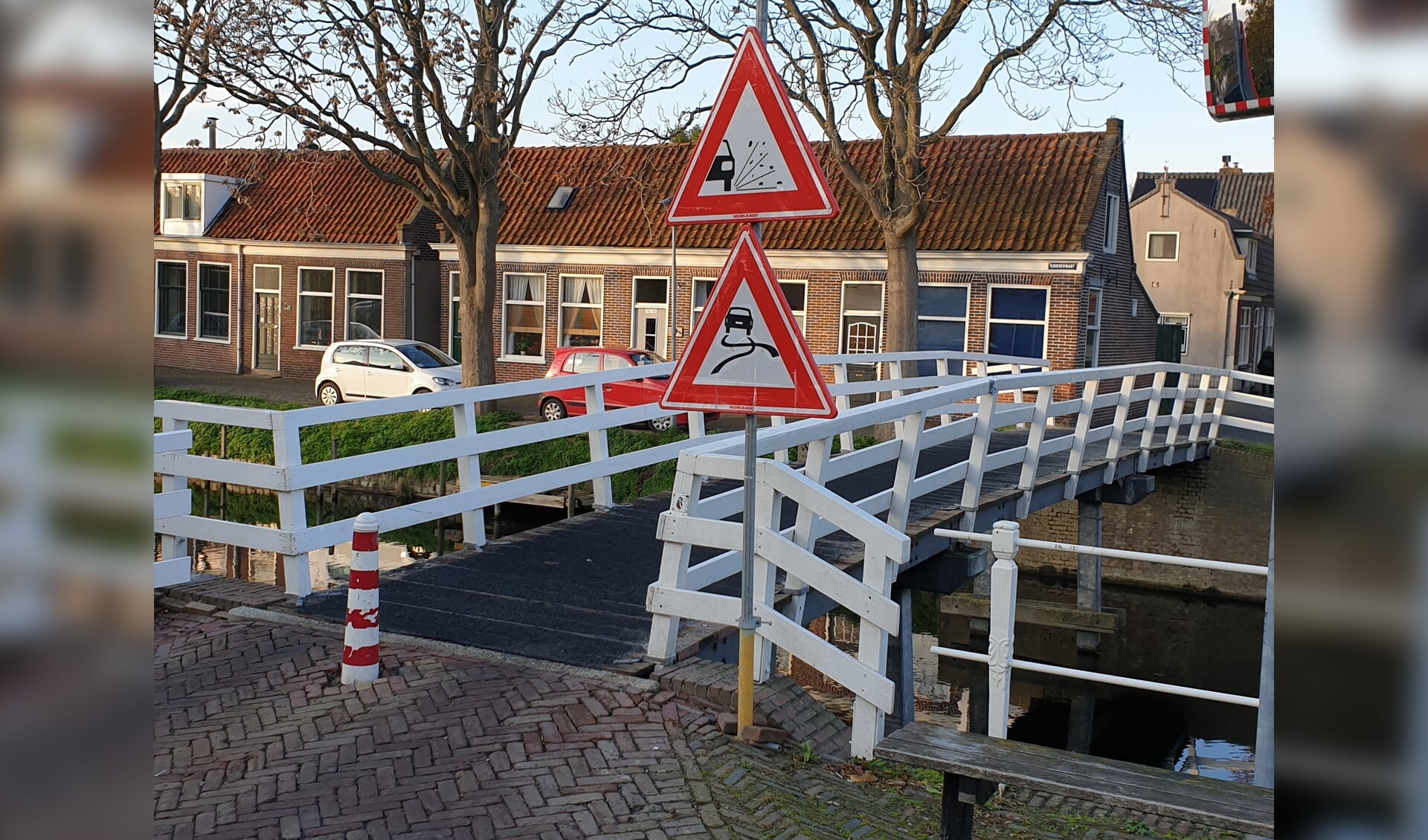 Voetgangers- en fietsbrug aan de Noorder Boerenvaart. 