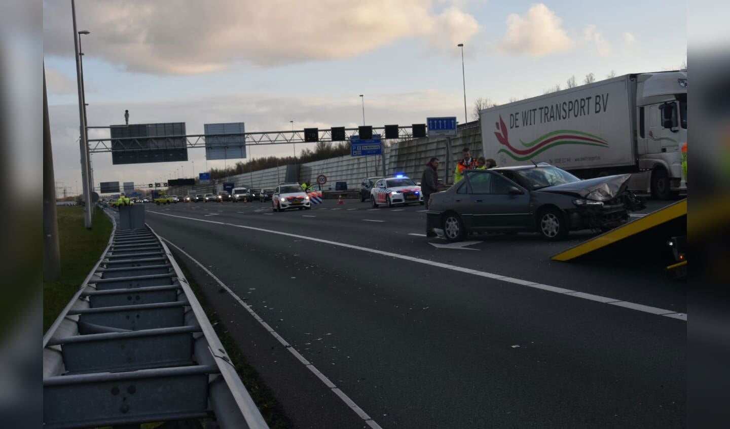 Vier rijbanen afgesloten A8.