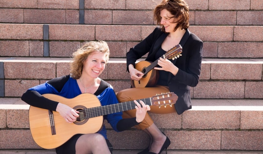 Martine Sikkenk en Nelleke ter Berg zorgen voor Amuse Oreille.