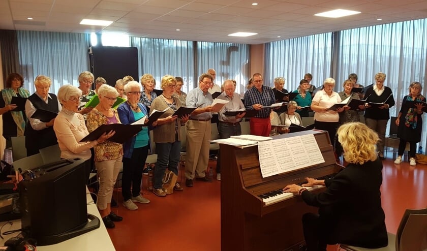 Het Purmerendse koor is te zien en te horen in de toneelbewerking van Hendrik Groen.