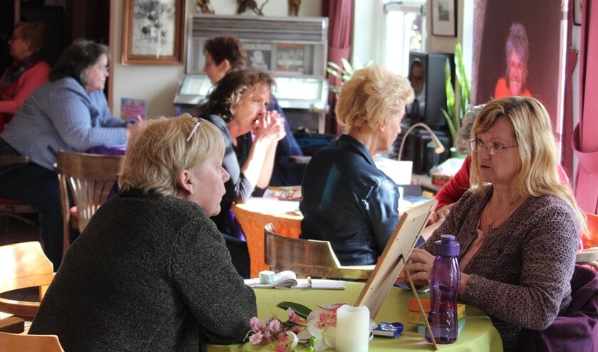 Tijdens de jaarlijkse spirituele beurs in Tolhuys aan de Zaan.