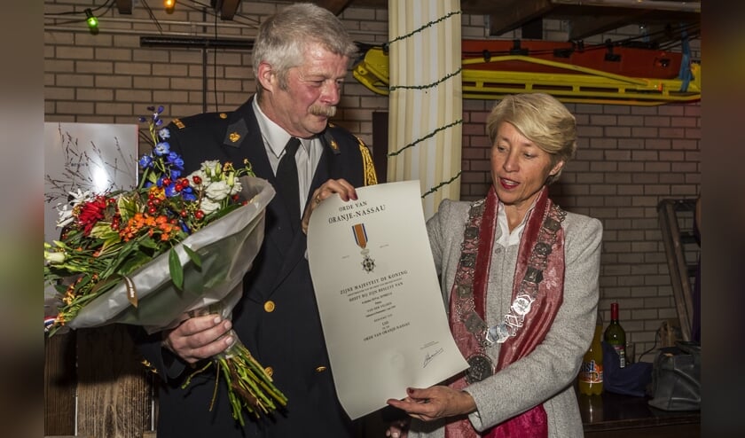 Peter van der Velden en burgemeester Sievers.