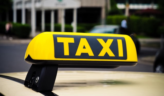 Taxichauffeurs mogen geen gasten weigeren.