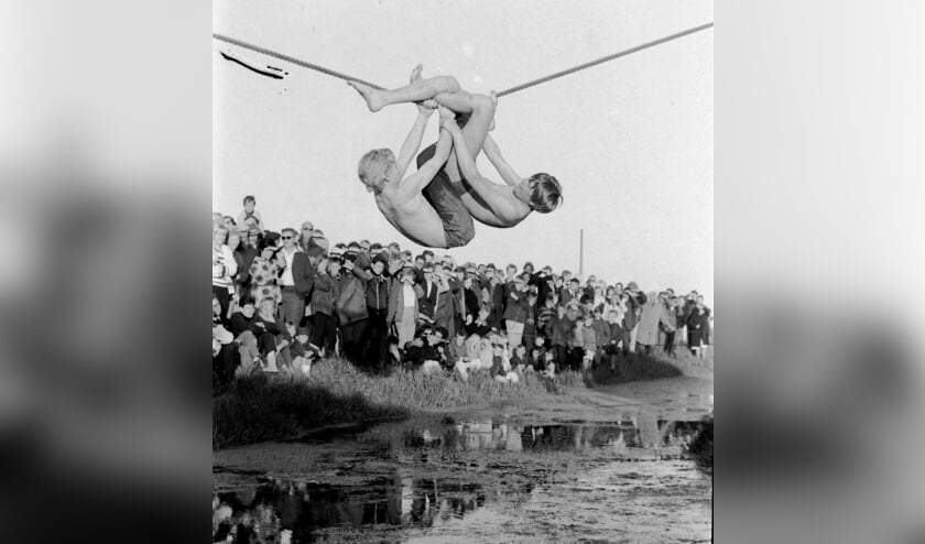 De Haler Waterfeesten, eens een groot kermisevenement, werden bezocht door honderden toeschouwers.