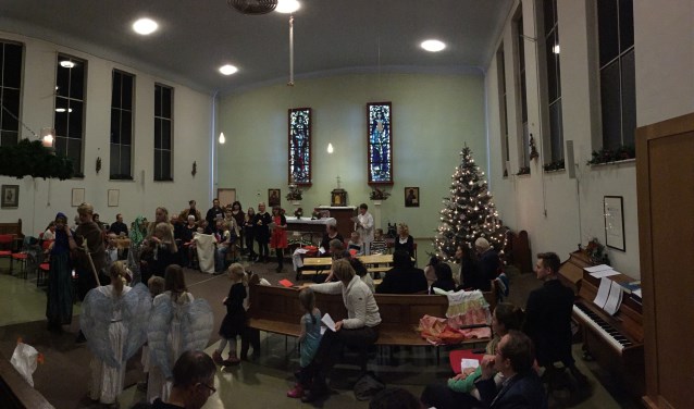 Kinderkerstviering in Oud-Katholieke kerk.