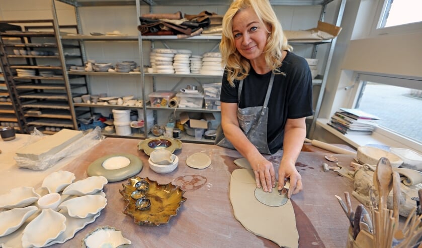 Esther Been aan het werk met opnieuw een exclusief model.