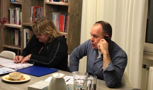 Iedereen was druk aan het bellen tijdens de fundraising voor Huis aan het Water.