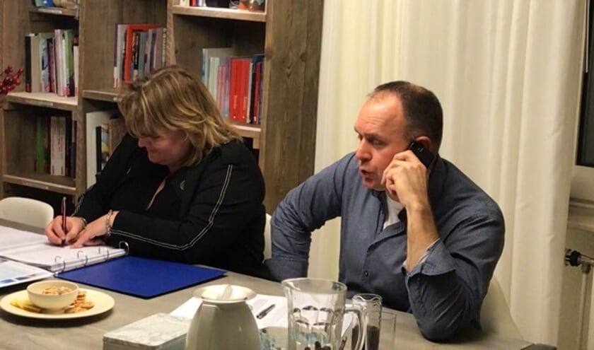 Iedereen was druk aan het bellen tijdens de fundraising voor Huis aan het Water.