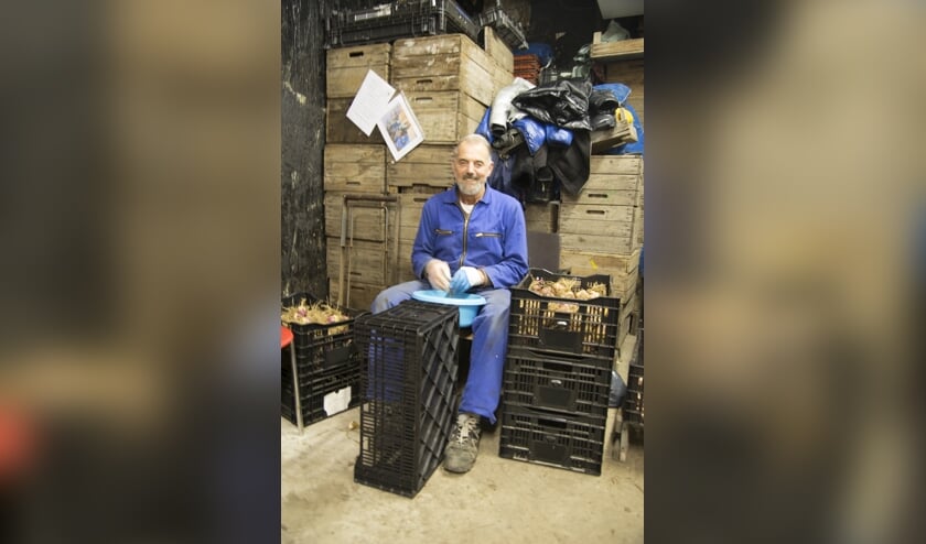 Cock Ruijter aan het schubben