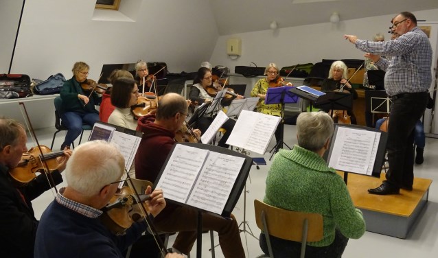 Repetitie van het Helders Kamer Orkest.