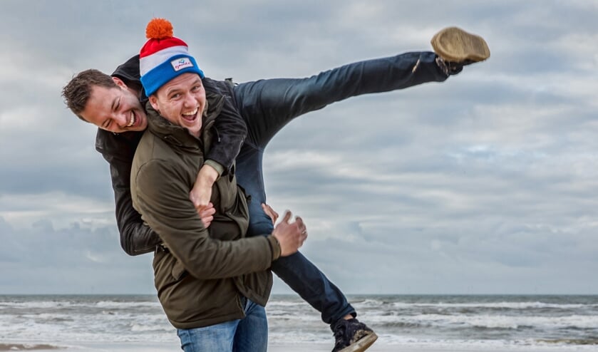 Tom (zwevend) en Hidde (staand) hebben er zin in!