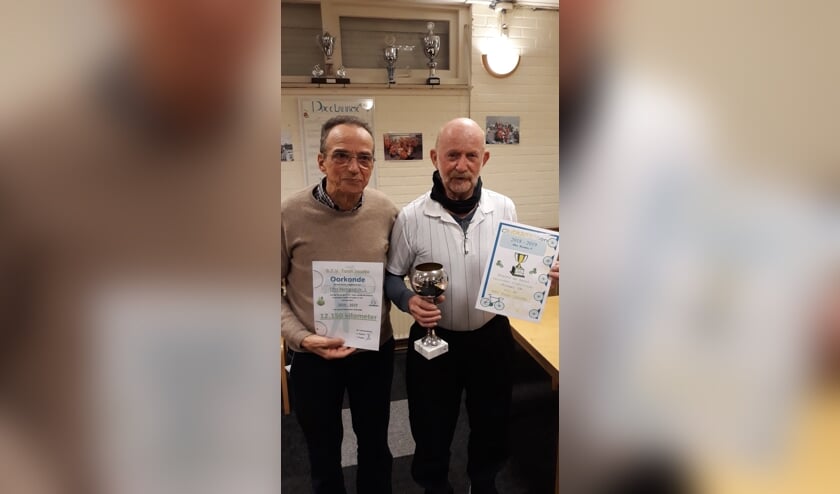 Clubwinnaars Koos Hengsdijk (l) en Piet Raams.