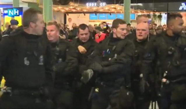 Stuk voor stuk worden de actievoerders verwijderd.