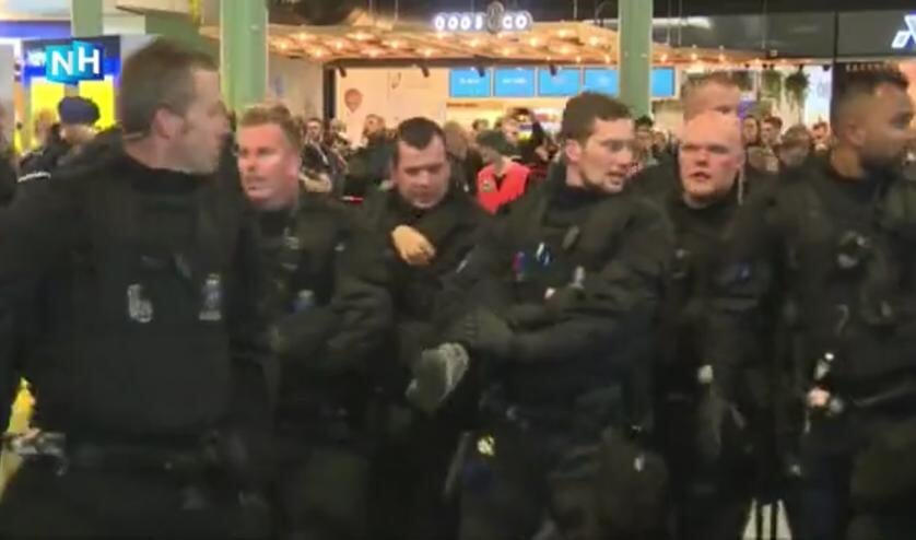 Stuk voor stuk worden de actievoerders verwijderd.