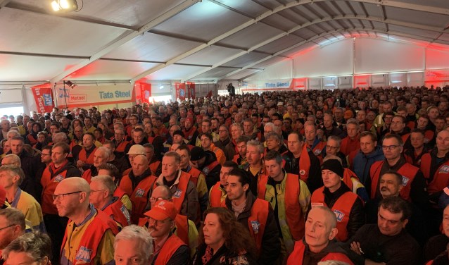 Een volle bak in de tent.
