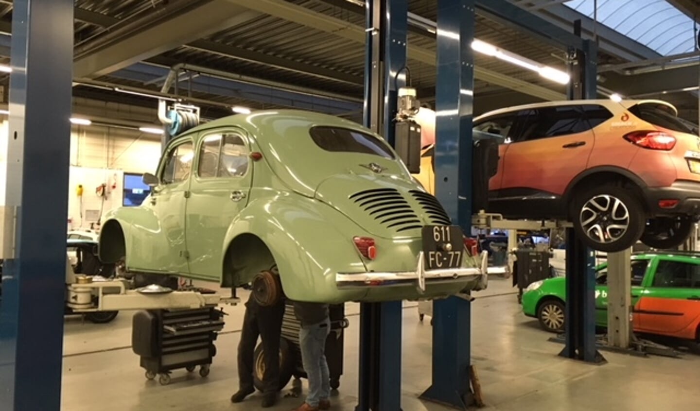 Alle Renault’s zijn welkom, zelfs een Renault 4CV is in onderhoud bij Stokman.