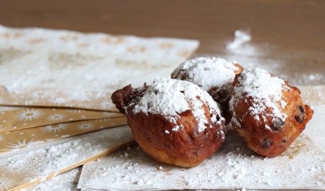 De Geuzen bakken weer 20.000 oliebollen