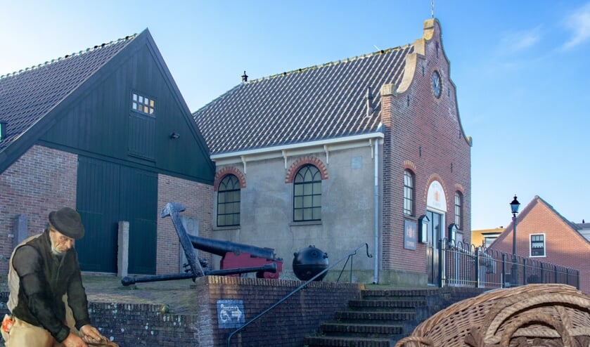 Het gastvrije Museum van Egmond zoekt vrijwilligers. Inzet: Aris Krab op een van de nieuw aangeschafte schilderijen van Roeland Koning