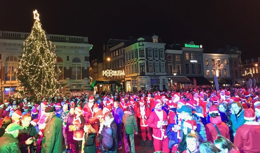 Rood en wit sierde vrijdagavond de binnenstad.