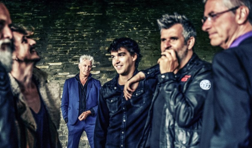 Rick de Leeuw speelt met zijn band de hoogtepunten uit zijn rijke repertoire.