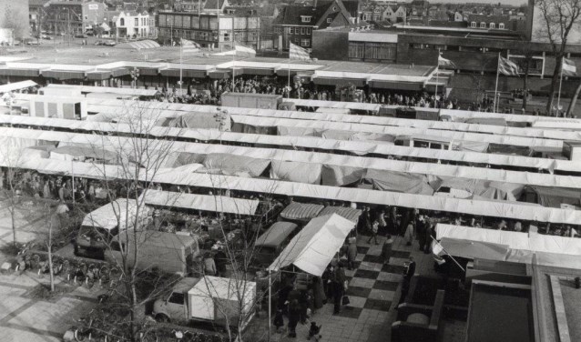 Zaterdagmarkt op Bernardplein.