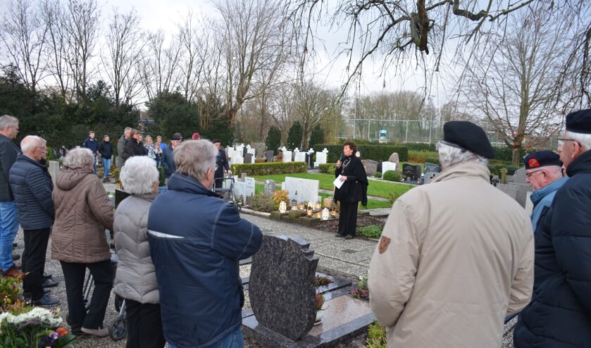 In aanwezigheid van dertig belangstellenden werd de eerste herdenking gehouden bij oorlogsgraven in Langedijk.