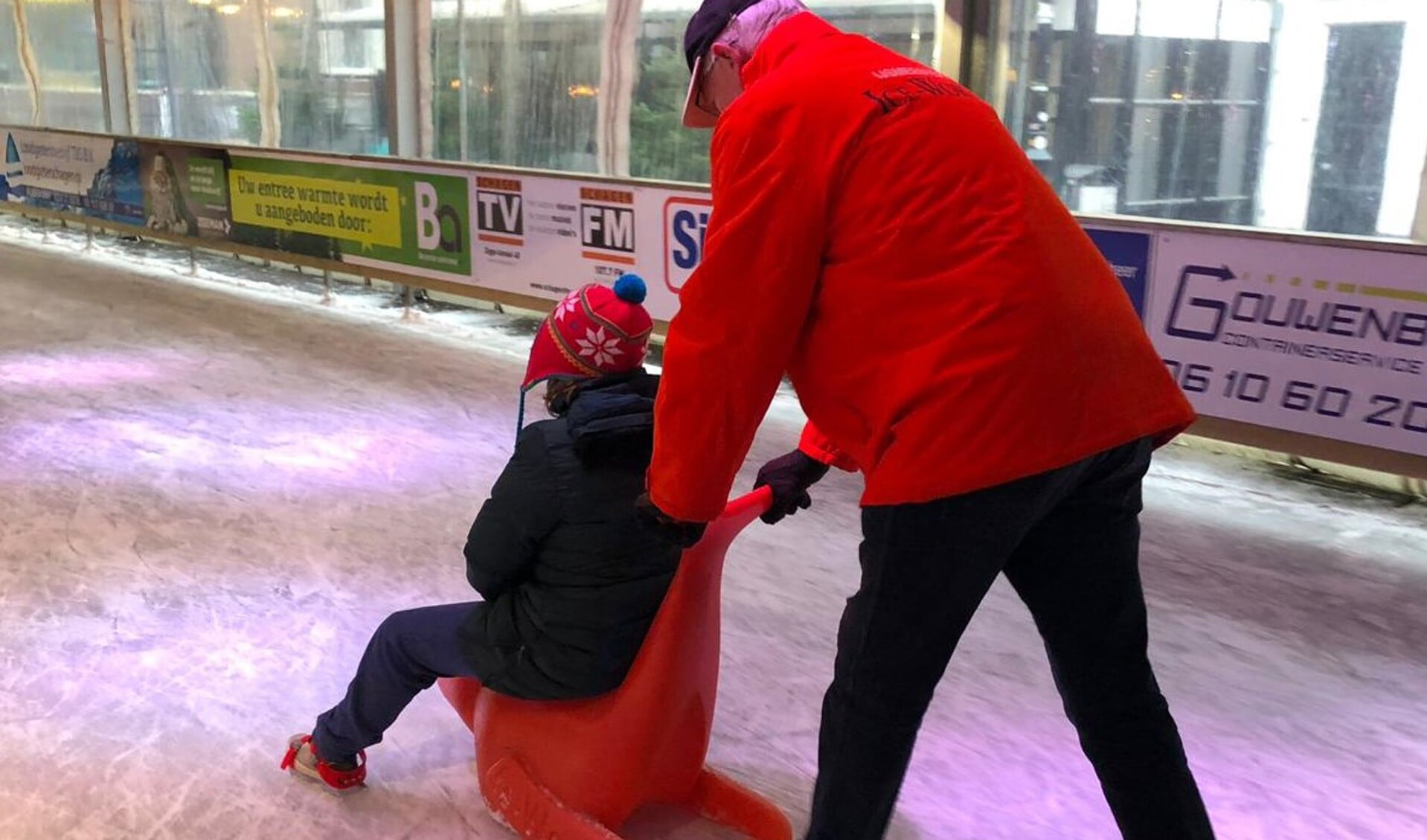 Met een maatje schaatsen op de ijsbaan Schagen.